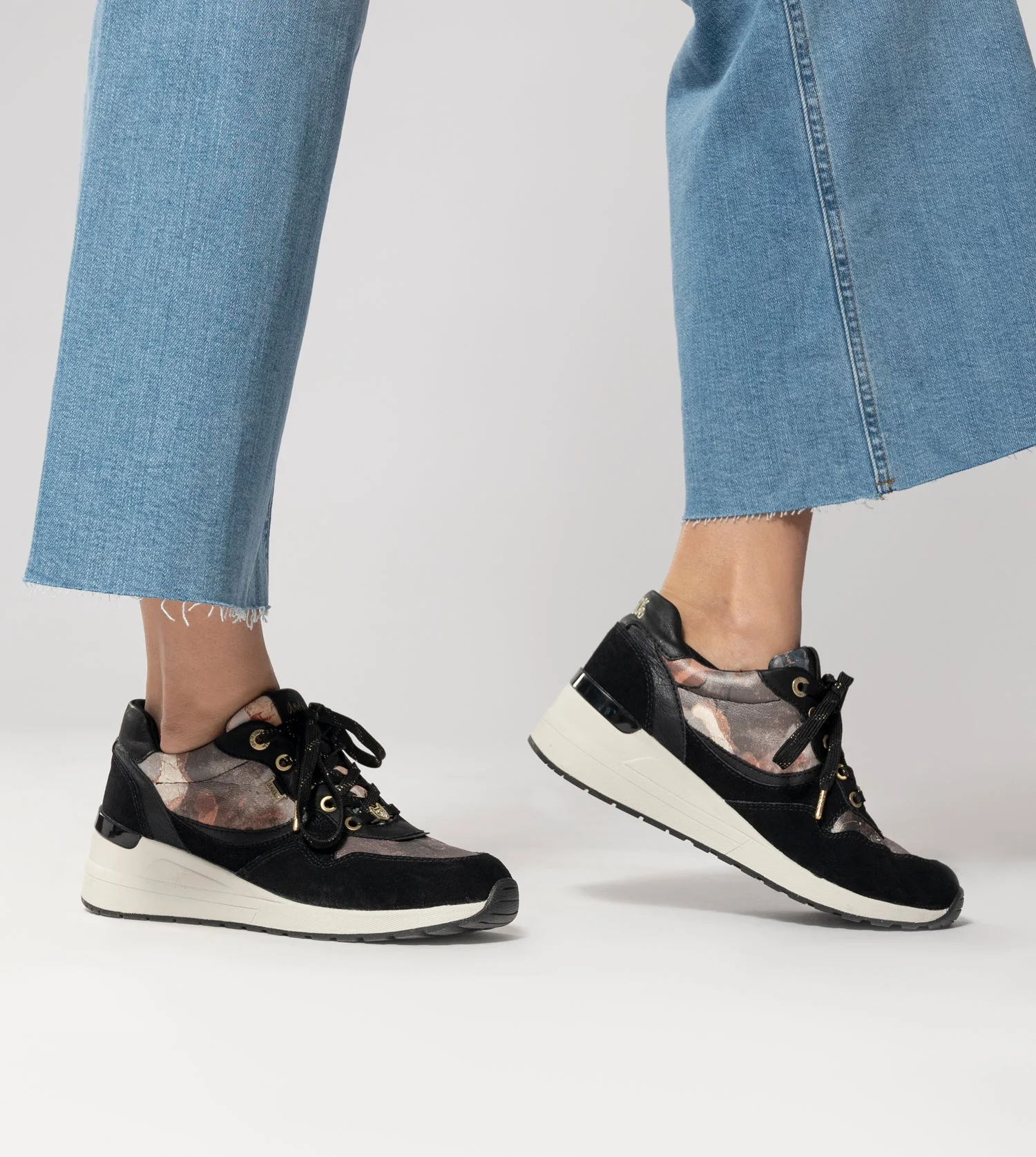 Baskets sport Padded noirs avec semelle compensée - Image 9