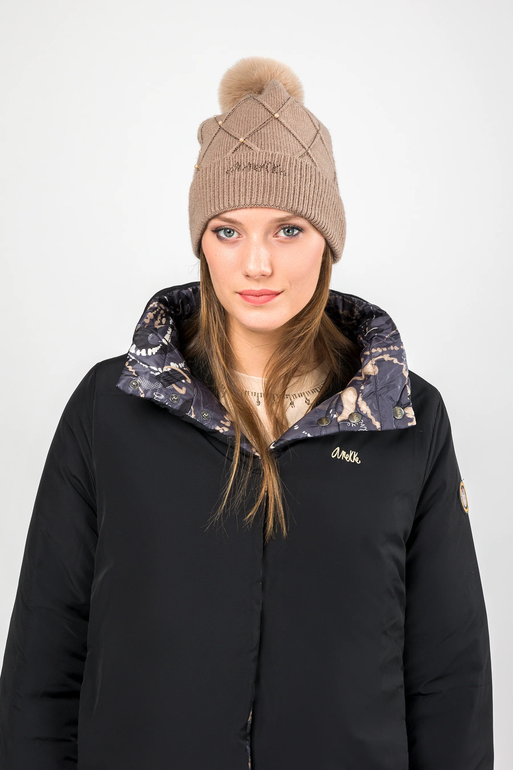Bonnet en maille beige avec applications - Image 3