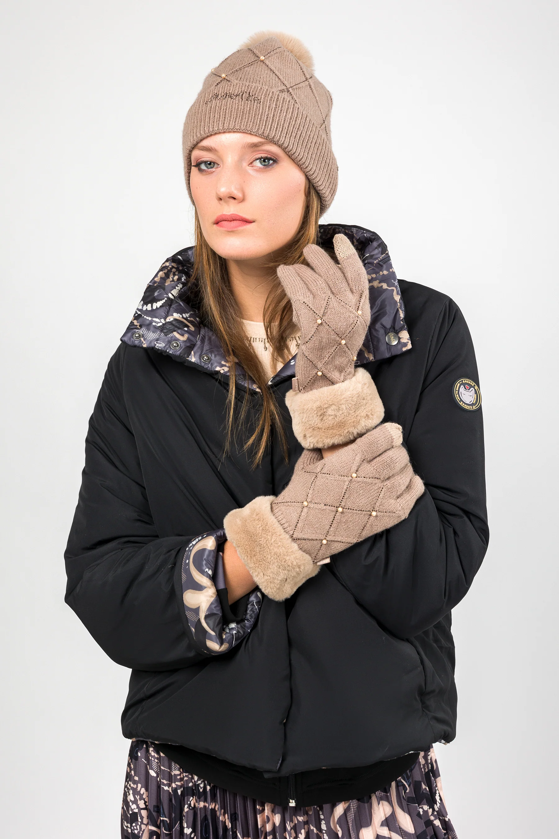 Gants en maille beige avec applications - Image 2