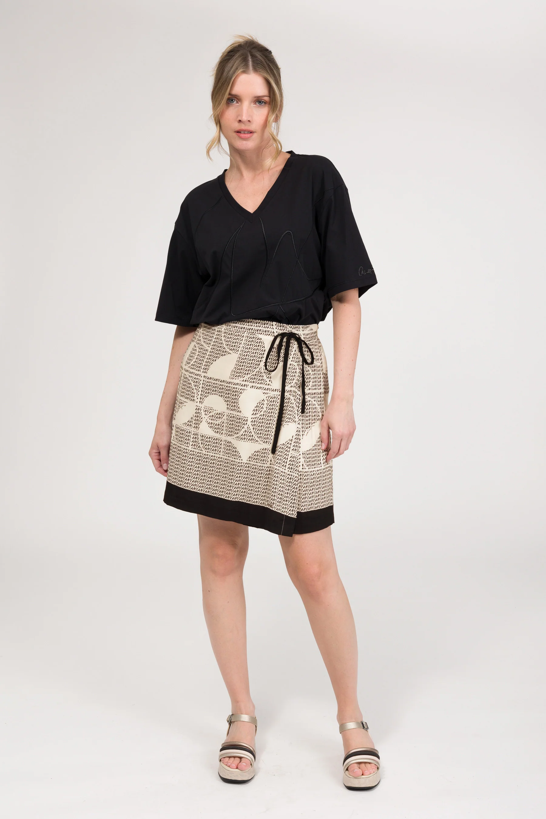 Jupe courte noire et blanche - Image 4
