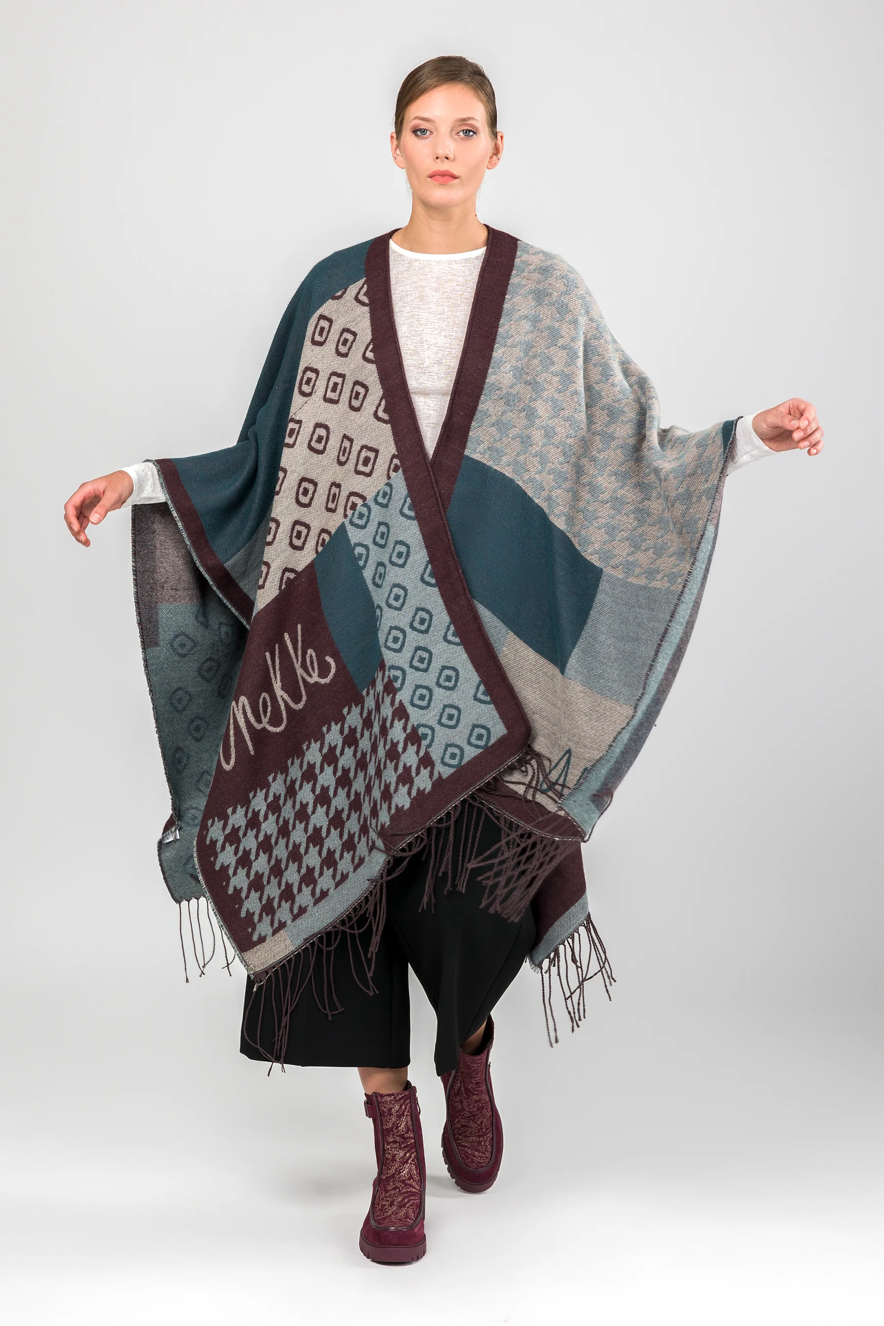 Poncho à franges bleu pétrole et beige