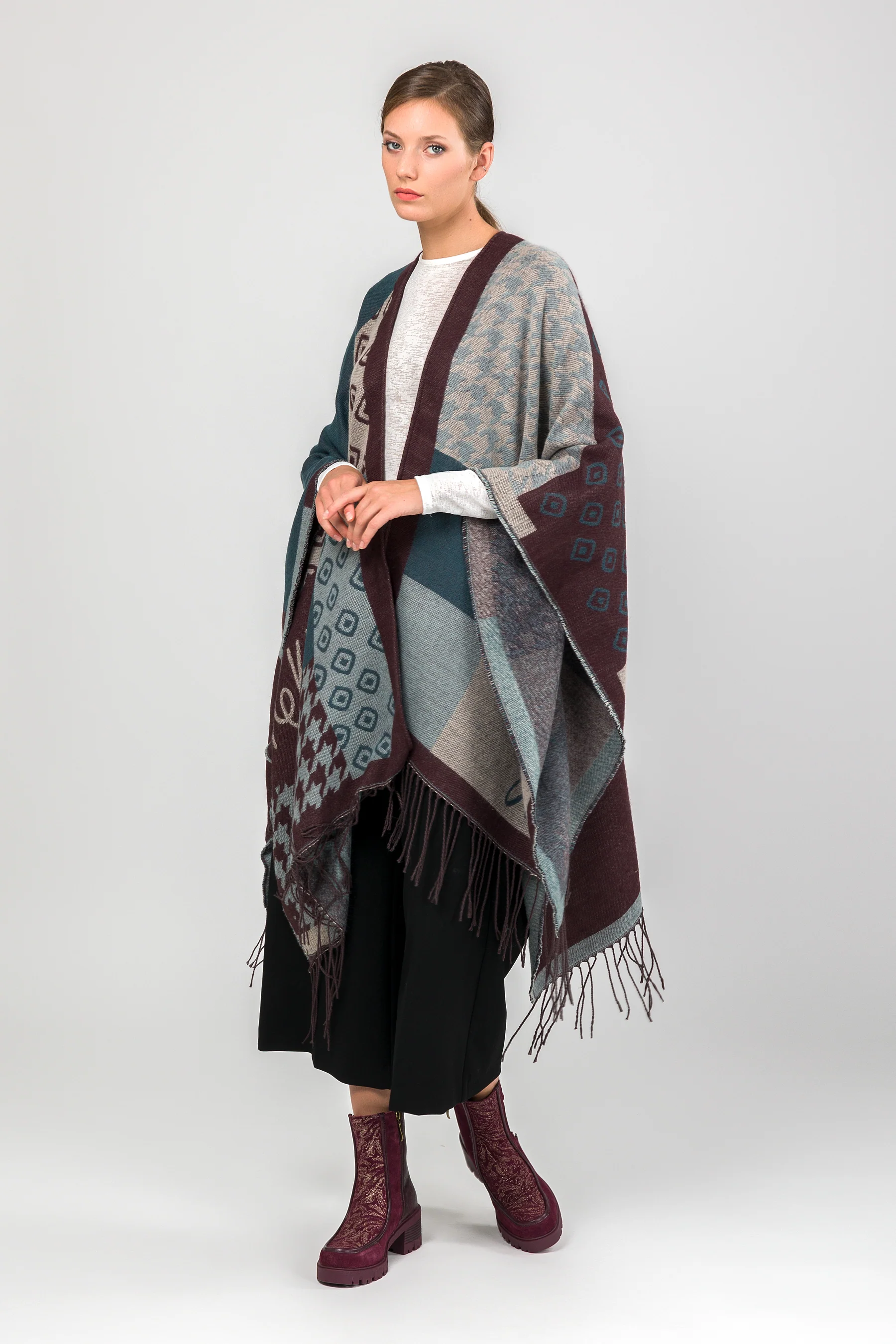 Poncho à franges bleu pétrole et beige - Image 2