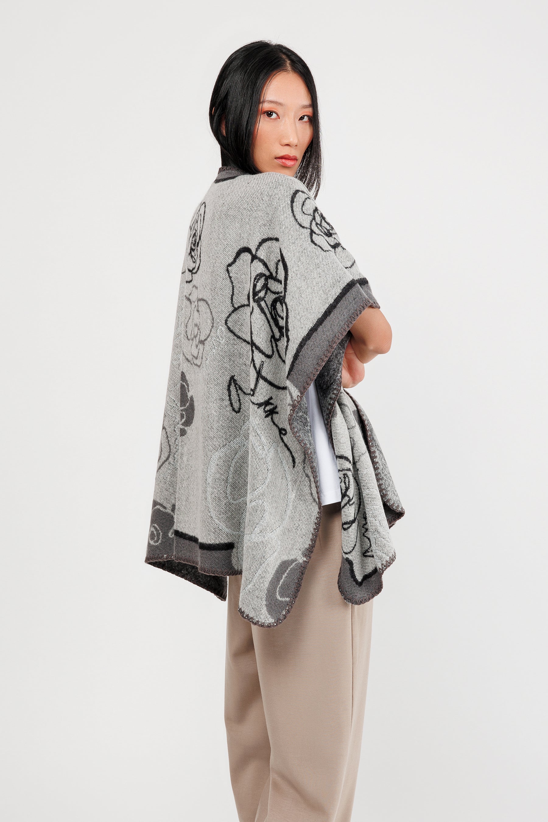 Poncho avec ceinture beige et noir - Image 3