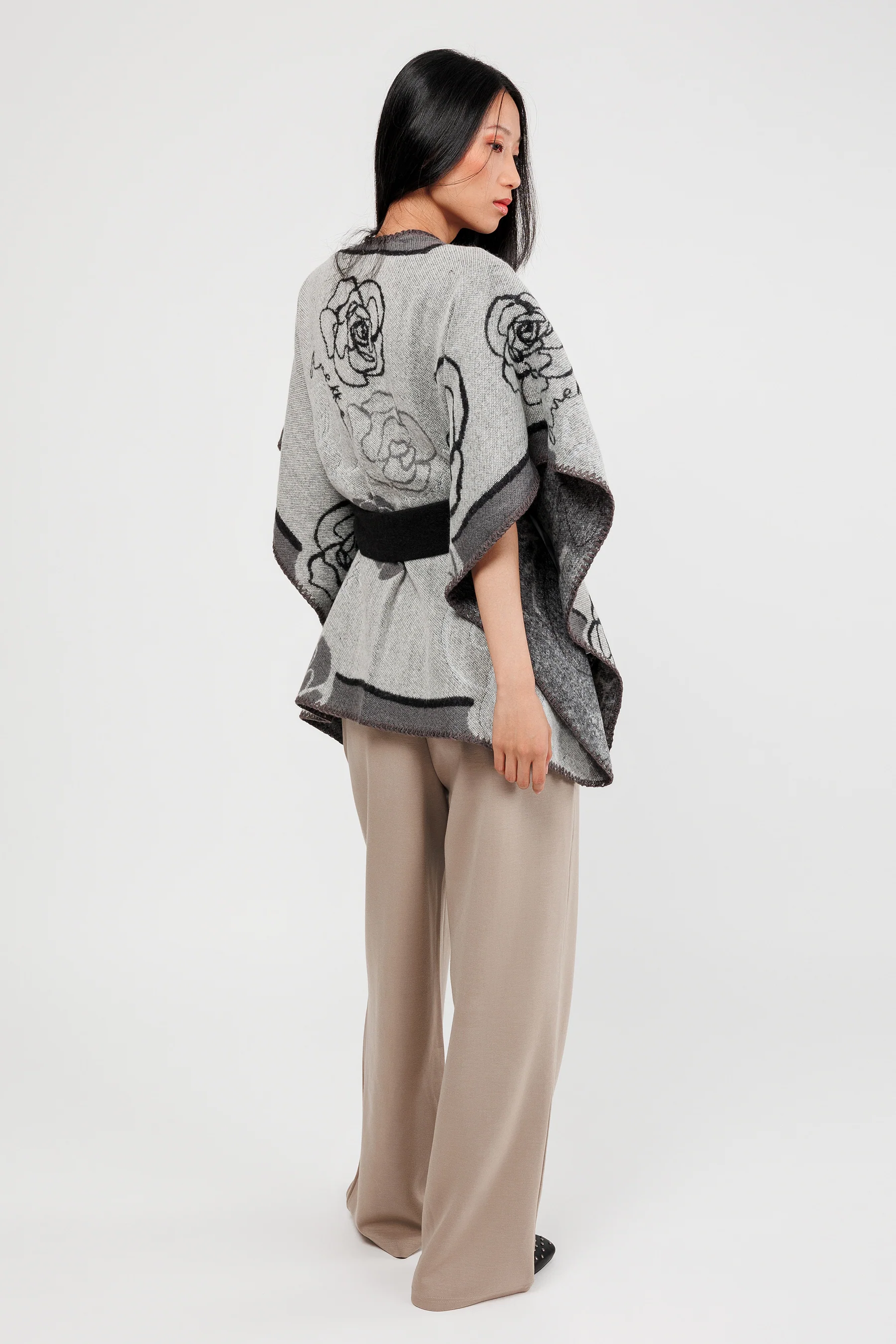 Poncho avec ceinture beige et noir - Image 4