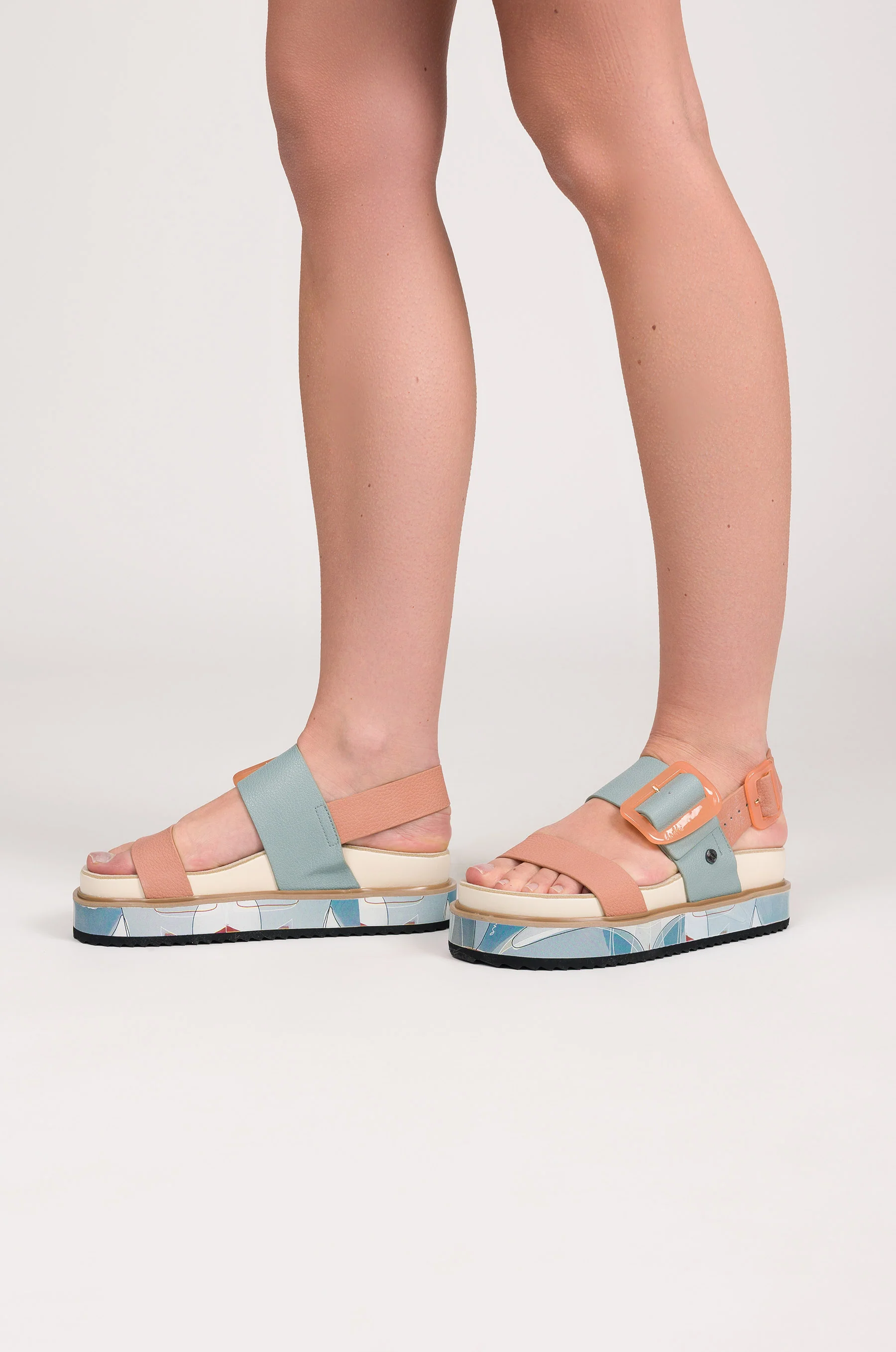 Sandales à plateforme bleues et rose-orangé - Image 2