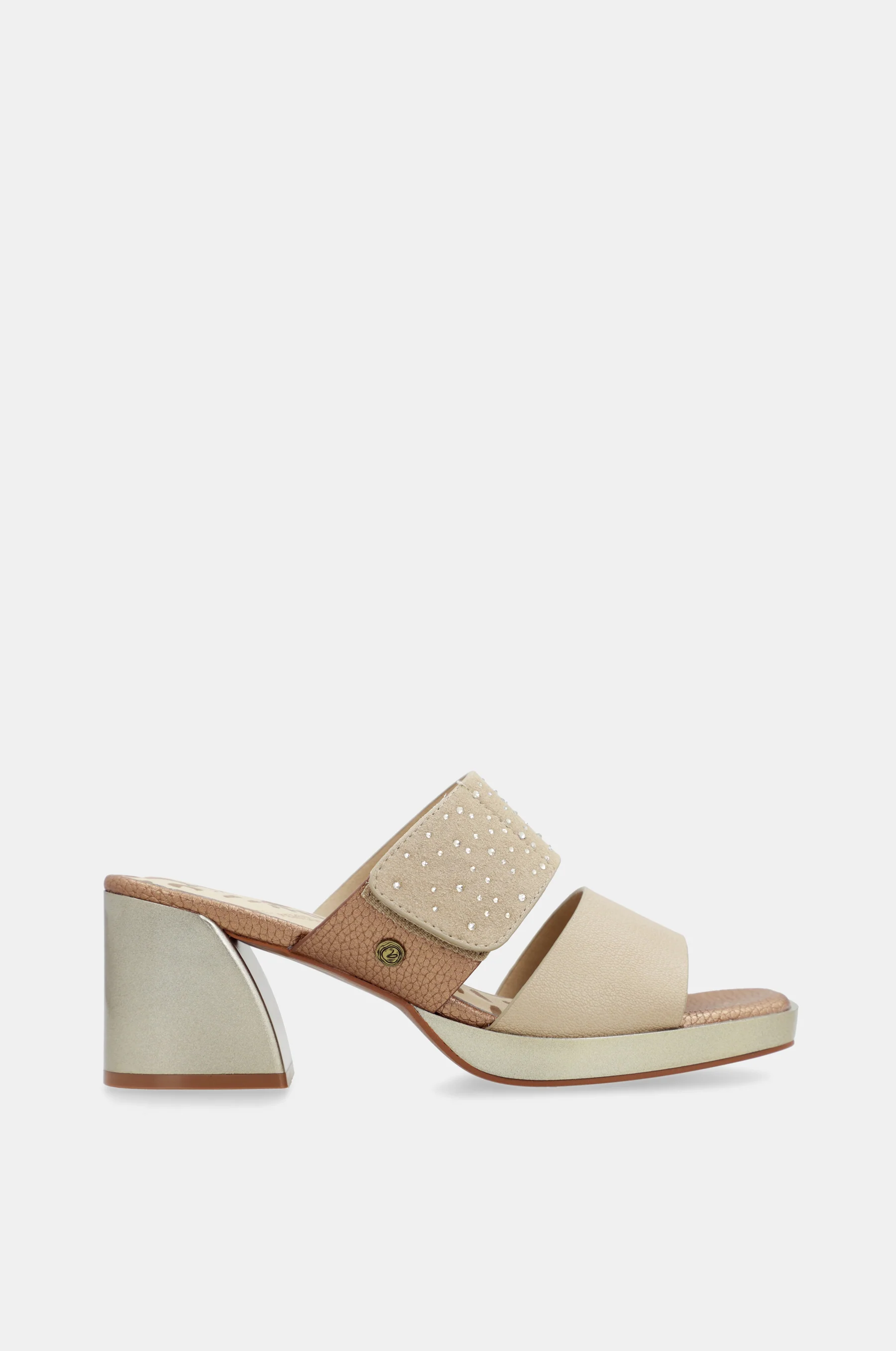 Sandales à talon beige avec strass