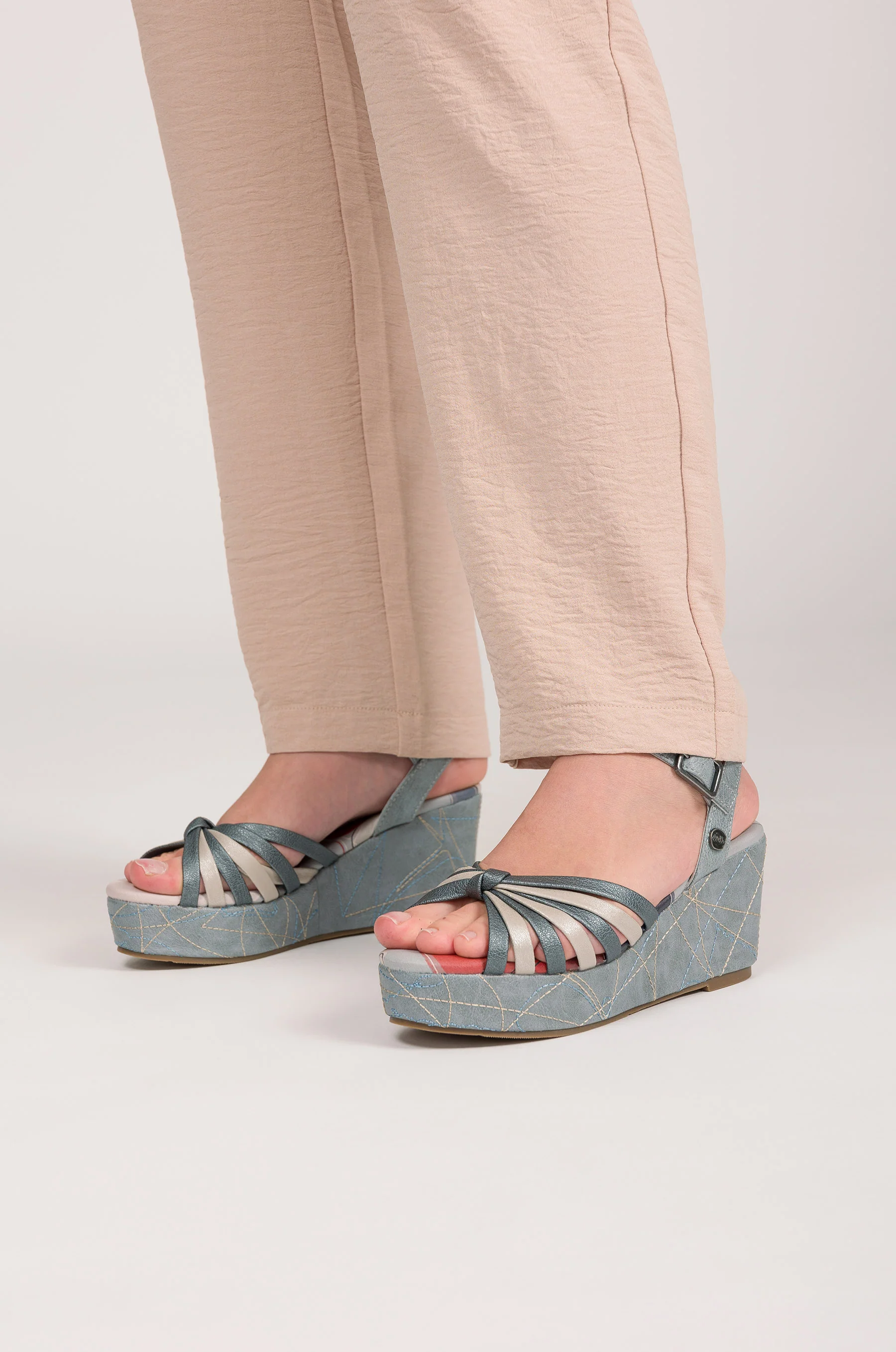 Sandales croisées bleues Auralis - Image 4