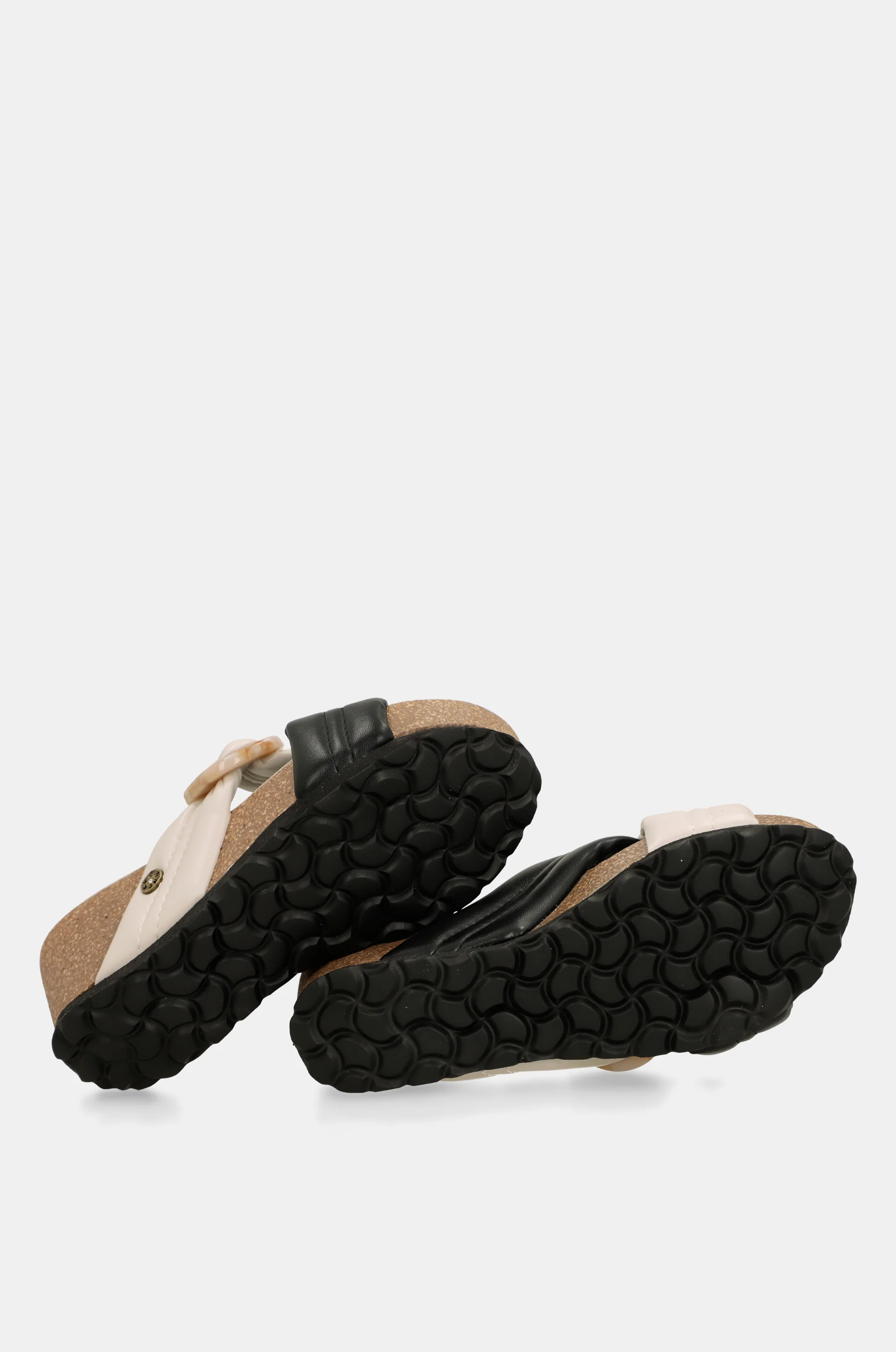 Sandales croisées noires et blanches - Image 3