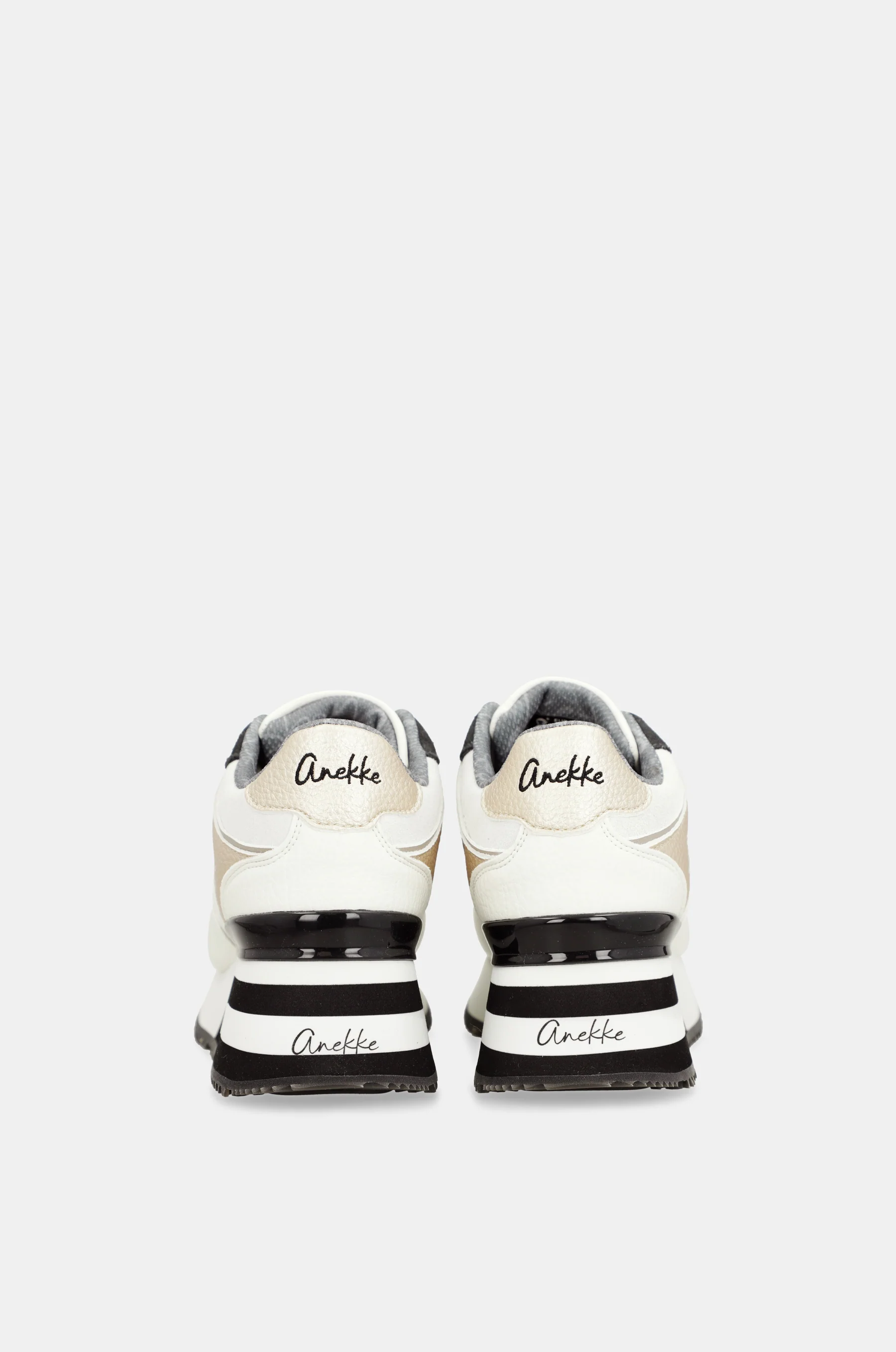 Sneakers blancs avec détails noirs - Image 3