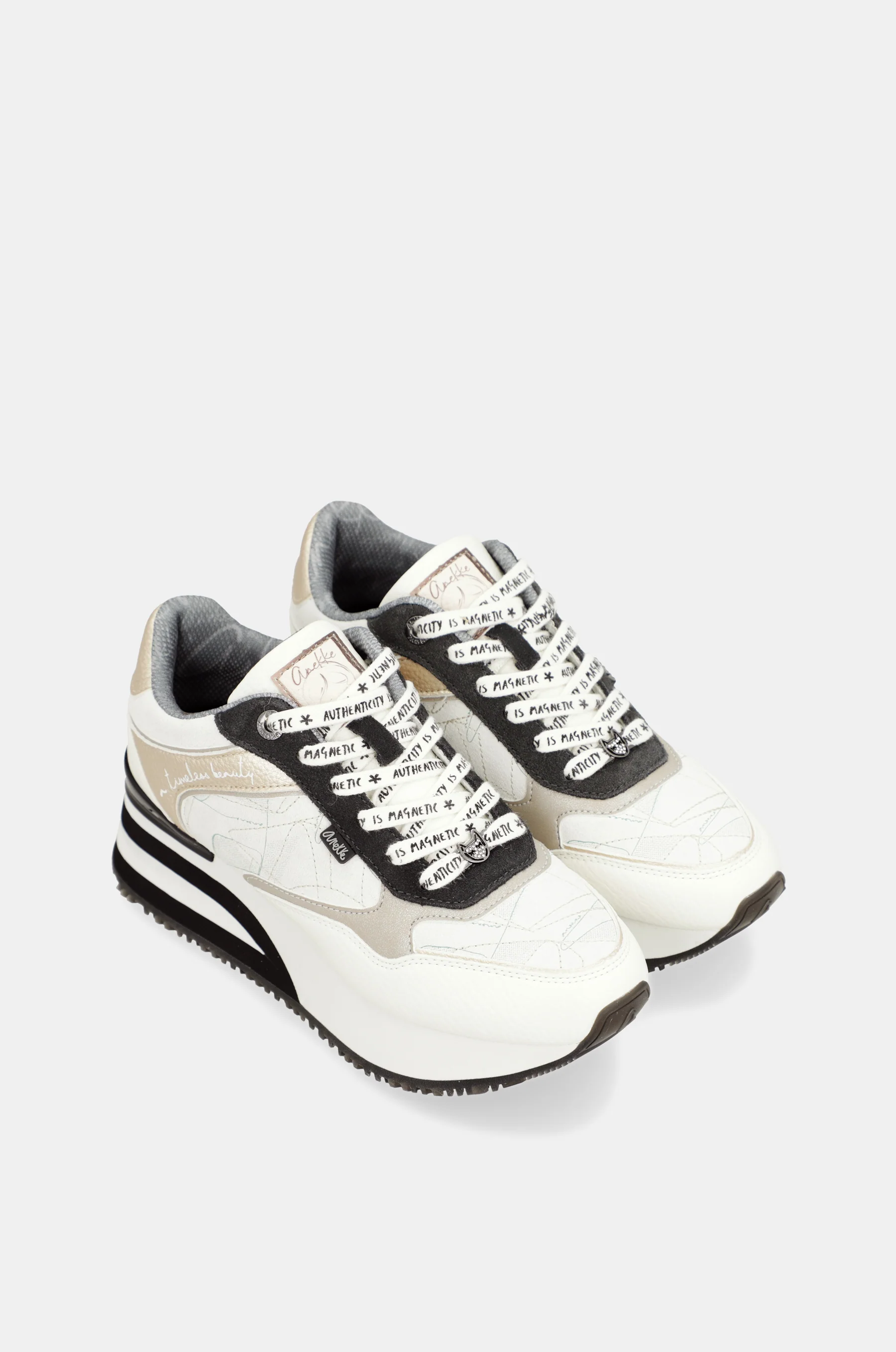 Sneakers blancs avec détails noirs - Image 5