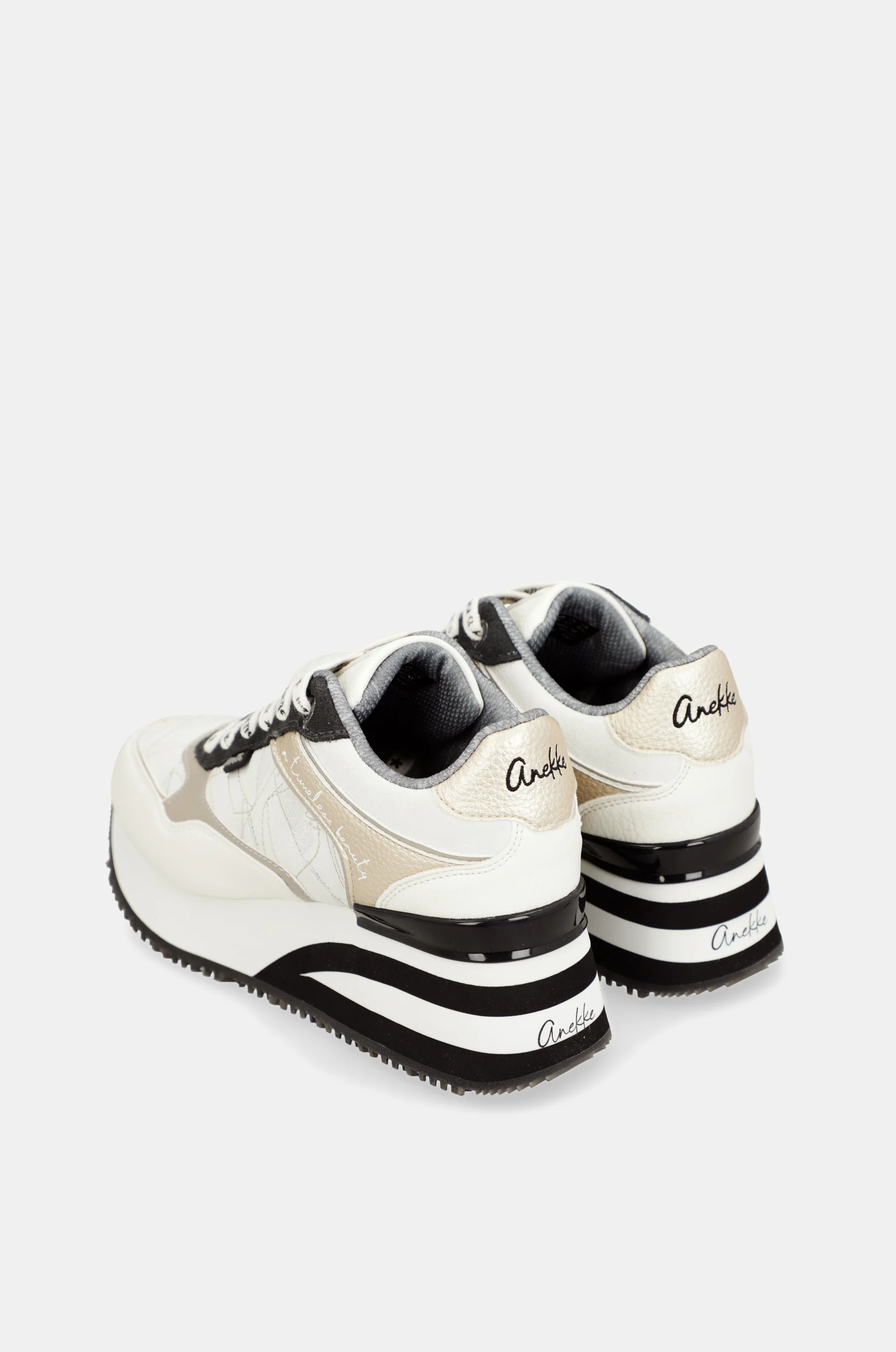 Sneakers blancs avec détails noirs - Image 8
