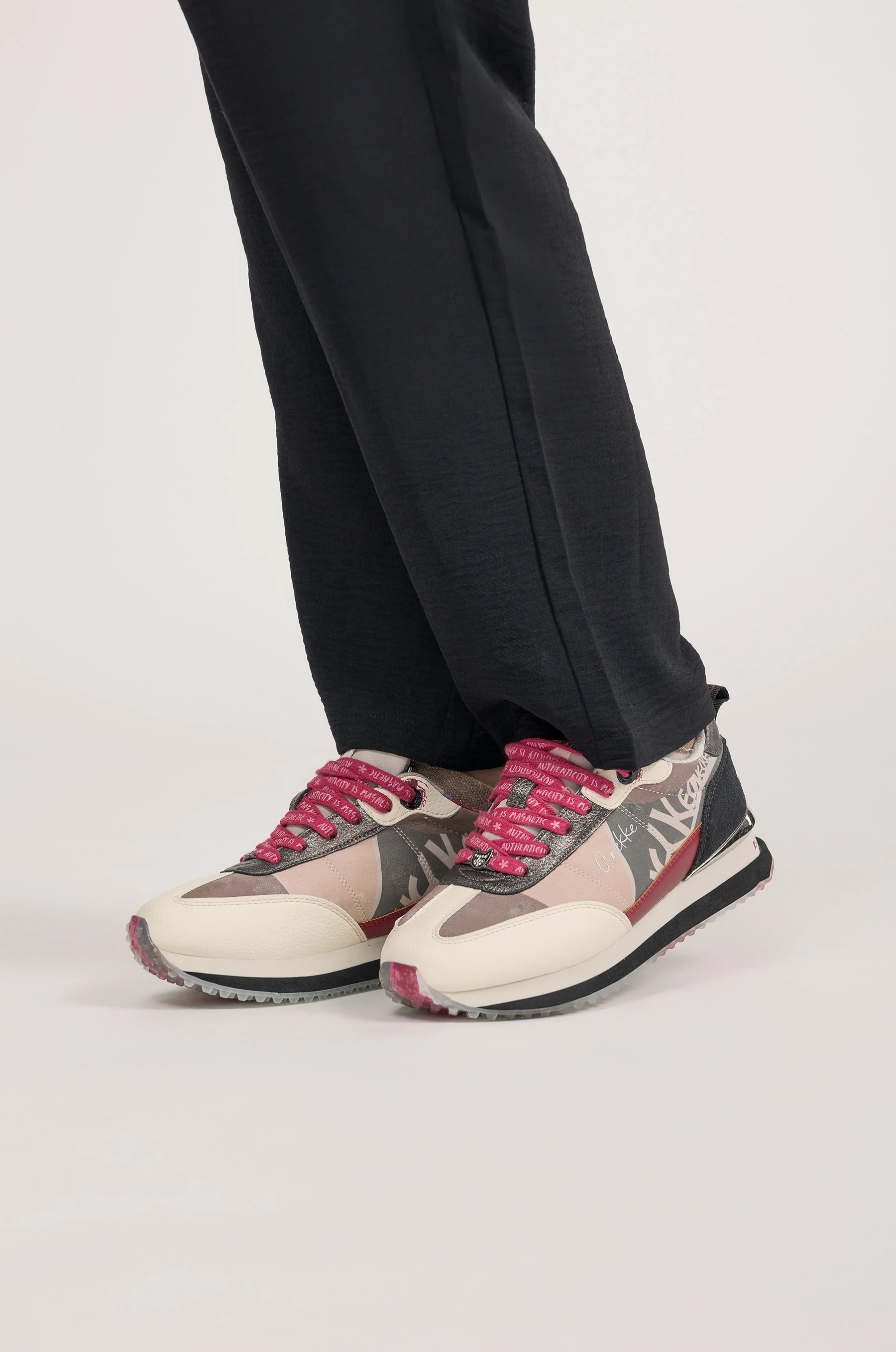 Sneakers roses et blancs - Image 2