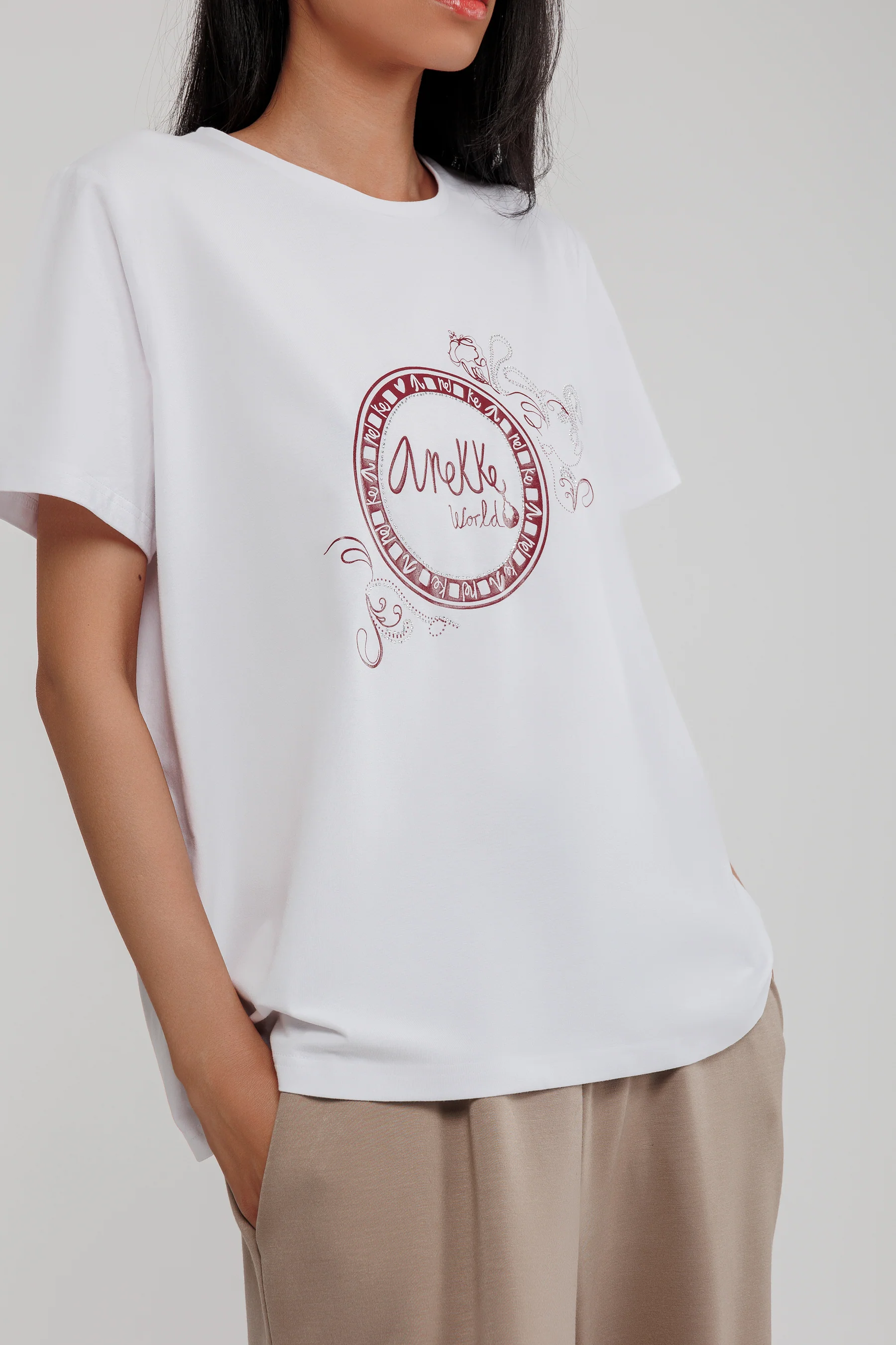 T-shirt à manches courtes blanc et application argentée - Image 2