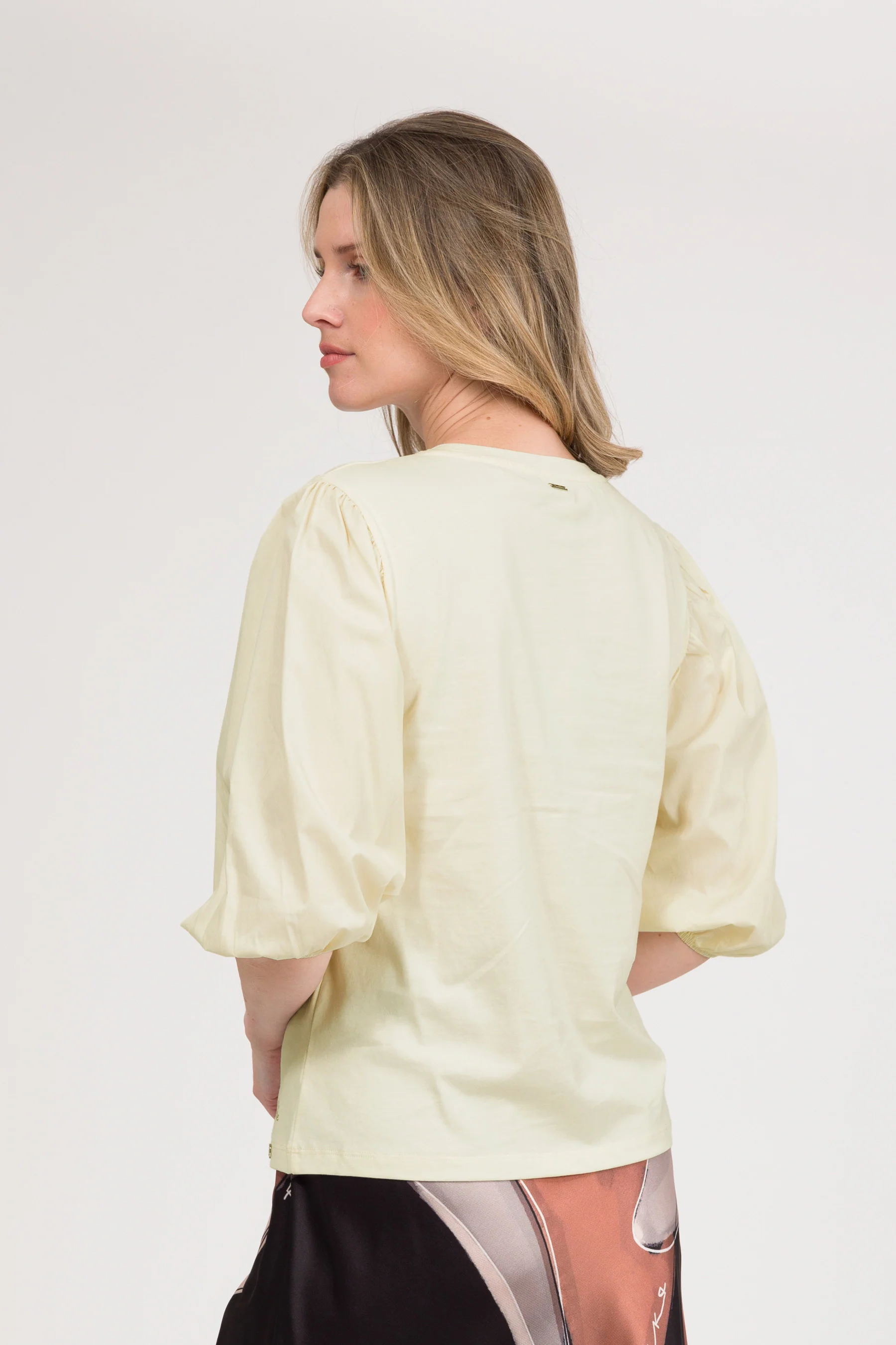 T-shirt beige à manches bouffantes - Image 4