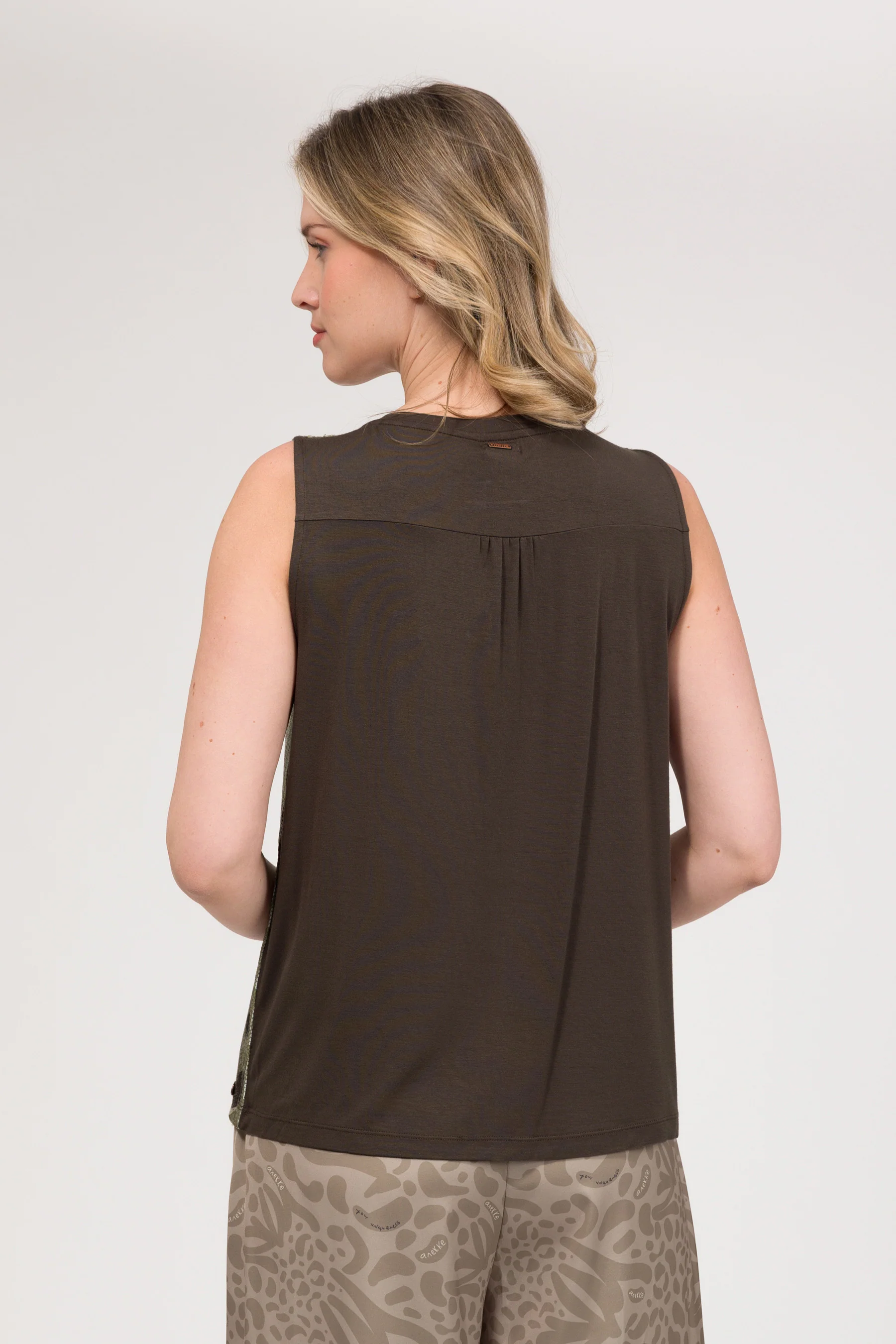 T-shirt beige à paillettes - Image 4